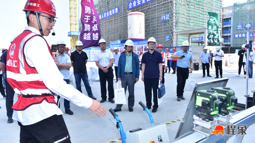 中铁建工二公司承办青岛自贸区安全生产月启动仪式暨标准化智慧化工地观摩(图13)